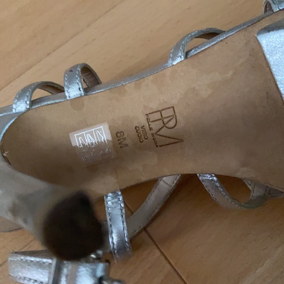 Silver heels - Picture 4 of 4